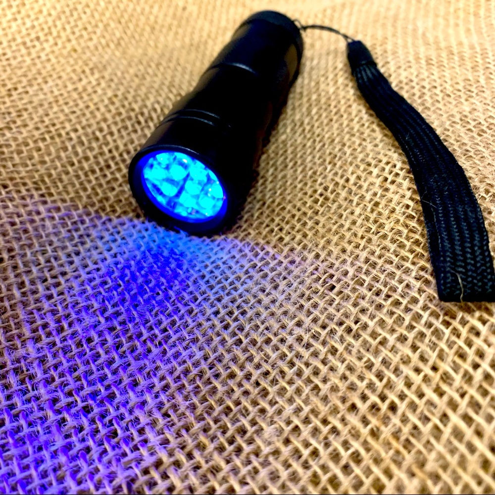 TaoTronics Black Light, 12 LEDs 395nm UV Blacklight Flashlights Detector